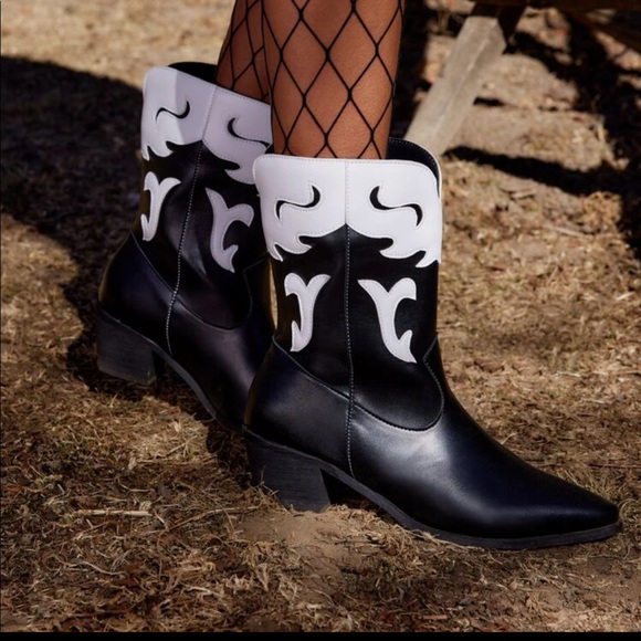 Two Tone Western Black & White Cowboy Boots - Picture 3 of 5